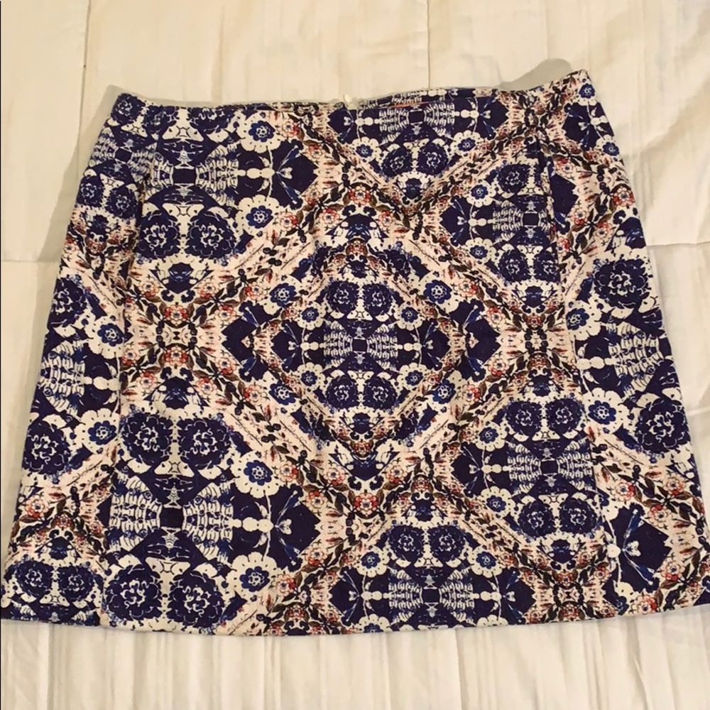 Patterned pencil skirt